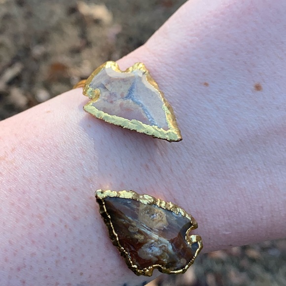 Double Arrow Head Bangle Cuff Bracelet - Picture 12 of 13